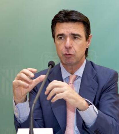 El ministro de Industria, Energía y Turismo, José Manuel Soria, ayer en una reunión con autoridades de Baleares para conocer la situación del sector turístico del archipiélago.