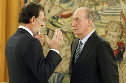 Mariano Rajoy con el Rey Juan Carlos, durante la jura del cargo de presidente del Gobierno. 