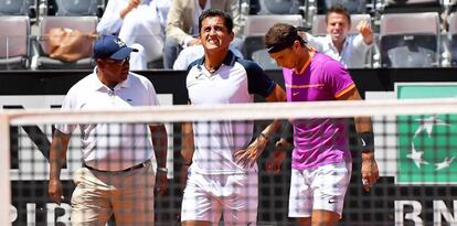 Nadal se preocupa por su compañero Almagro.
