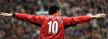 Van Nistelrooy celebra un gol al Newcastle.