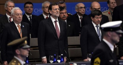 Mariano Rajoy, y el ministro de Exteriores, Jos&eacute; Manuel Garcia-Margallo, en la cumbre de la OTAN celebrada en Chicago.