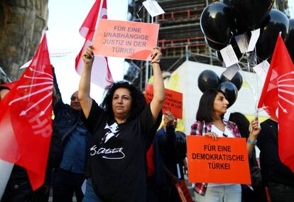 Manifestación por la democracia en Turquía durante la visita del presidente Erdogan a Alemania, el 28 de septiembre.