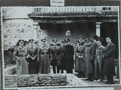 El policía franquista Pedro Urraca acompaña a la jefatura de la Gestapo y otros nazis en un viaje a España en 1942. Imagen exhibida en el documental 'Urraca, cazador de rojos'