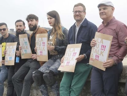 Aizpurua y Berástegui, primero por la derecha, durante la presentación del festival Olatu Talka.