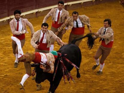 Un grupo de forcados durante una corrida celebrada en octubre en Lisboa.