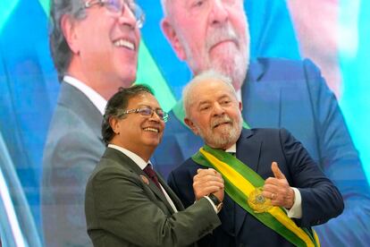 Gustavo Petro, presidente de Colombia, con Lula, nuevo presidente de Brasil, este 1 de enero en el Palacio de Planalto.