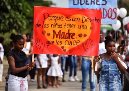 Un cartel durante el sepelio de la líder social asesinada María del Pilar Hurtado.