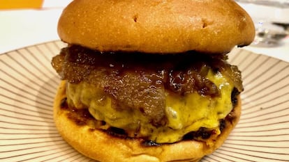La mejor hamburguesa de España: Juancho's BBQ, del mercado de Chamberí, en Madrid. CAPEL
