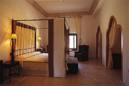 La nueva <i>Guía Rusticae</i> incluye 168 hoteles, como el Monasterio de Rueda (en la fotografía, una de sus habitaciones).
