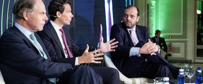 Ignacio Eyries, director general de Caser Seguros; José Antonio Olavarrieta, socio de Deloitte y Víctor Zambrana, director general de Seguros y Nuevos Negocios de Mutua Madrileña.