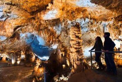 Interior de la Cueva de Pozalagua
