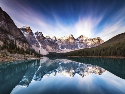 Panor&aacute;mica del lago Moraine, en el parque nacional de Banff, en Alberta (Canad&aacute;). 