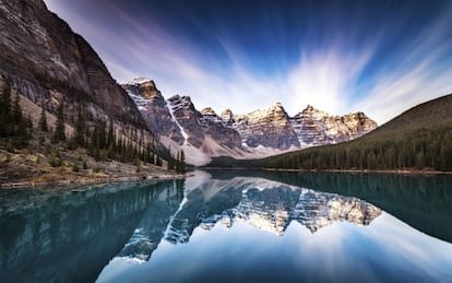 Panor&aacute;mica del lago Moraine, en el parque nacional de Banff, en Alberta (Canad&aacute;). 