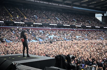 Joey Belladonna, de Anthrax, en el estadio Villa Park de Birmingham (Inglaterra), en el concierto homenaje a Black Sabbath, el pasado 5 de julio.