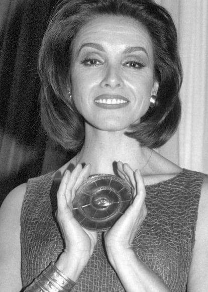 En 1995, con 44 años, Ana Belén recibió la medalla de oro de la Academia de las Artes y las Ciencias Cinematográficas de España en reconocimiento a su trayectoria profesional.