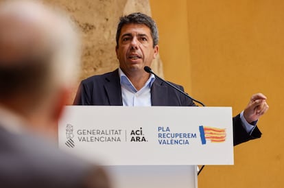 El presidente de la Generalitat valenciana, Carlos Mazón, en la sede de la Confederación Cooperativas CV, Concoval, este lunes en Valencia durante la presentación de las ayudas para jóvenes agricultores.