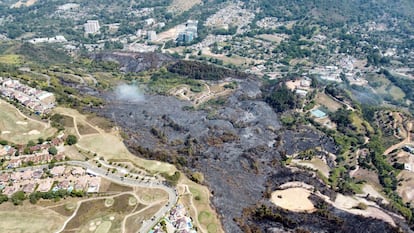 Incendio forestal en el sector de Ruitoque, Santander, el 21 de enero de 2024.
