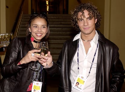 David Bisbal and Chenoa brindan en Tallin en 2002.