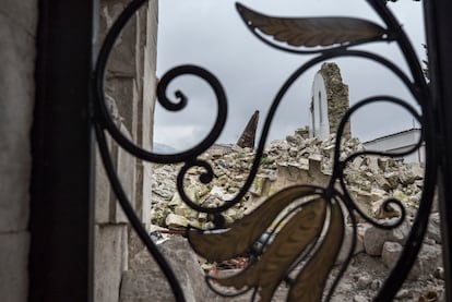 Una de las mezquitas de Antioquía en ruinas un año después del terremoto que sacudió el sur de Turquía y el norte de Siria