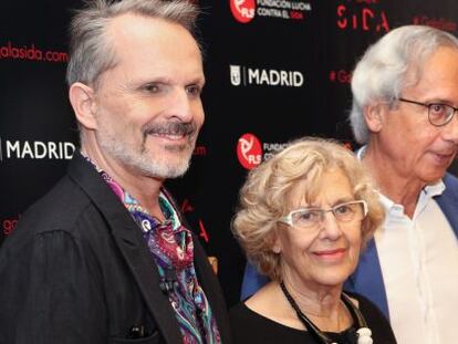 Miguel Bos&eacute;, Manuela Carmena y Bonaventura Clotet, durante la presentaci&oacute;n de la gala en Madrid.