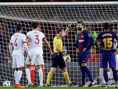 Apesar da expulsão de Piqué, Barcelona foi superior na partida.