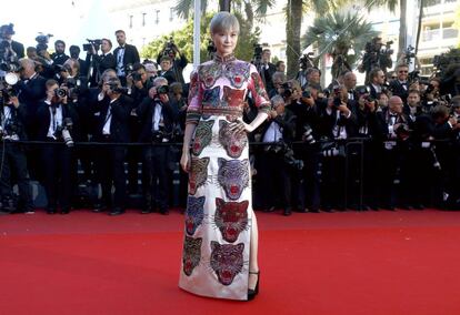 La actriz china Li Yuchun a su llegada a la presentación de la película 'Okja' durante la 70 edición del Festival de Cannes.