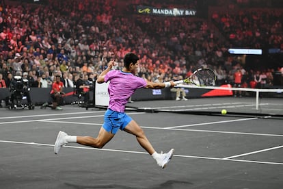 Carlos Alcaraz, en un momento del partido frente a Rafa Nadal.  