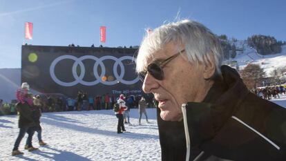 Bernie Ecclestone, asistió este fin de semana a la famosa carrera de esquí celebrada en la estación de Kitzbuehel.