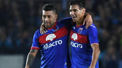 Pérez Acuña y Lucas Janson, tras un partido de Tigre.