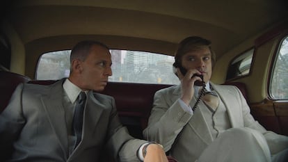 Jeremy Strong como Roy Cohn (a la izquierda) y Sebastian Stan como Donald Trump, en 'The Apprentice',