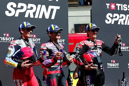 Jorge Martín, Marc Márquez y Maverick Vinales, en el podio del Gran Premio de Francia de MotoGP