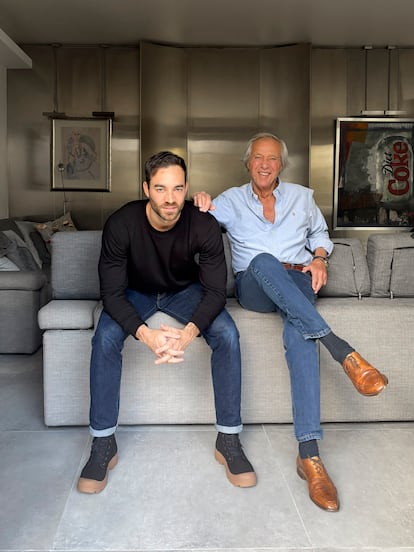 Ilan Deutsch, curador del libro 'La belle époque', junto a su padre, Jean-Claude Deutsch. 