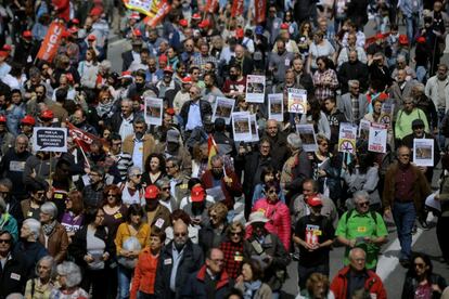 Asistentes a la manifestación del 1 de Mayo en Barcelona.