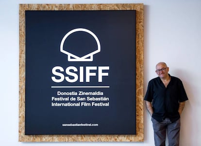 El director del Festival de Cine de San Sebastián, José Luis Rebordinos, ante la nueva imagen del certamen.