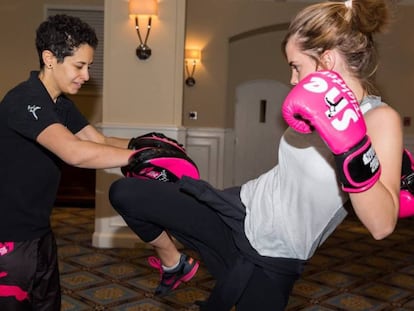 Lina Khalifeh entrenando a la actriz Emma Watson.