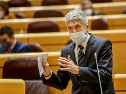 El ministro de Interior, Fernando Grande-Marlaska, interviene en la sesión de control al Gobierno en el Senado, este martes.