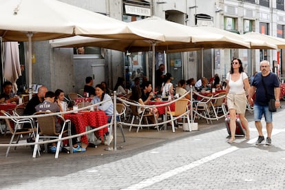 Negocios de restauración y turistas en MadridEFE/ J.P.Gandul