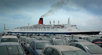 El buque Queen Elisabeth 2, atracado en Valencia, en una imagen de archivo.