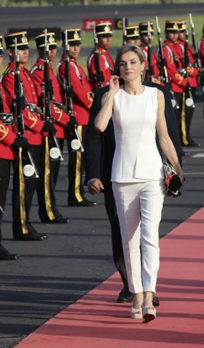 La reina Letizia a su llegada a El Salvdor.