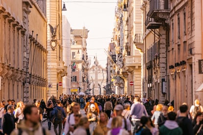 La Via del Corso, una de las calles más transitadas de la capital italiana.
