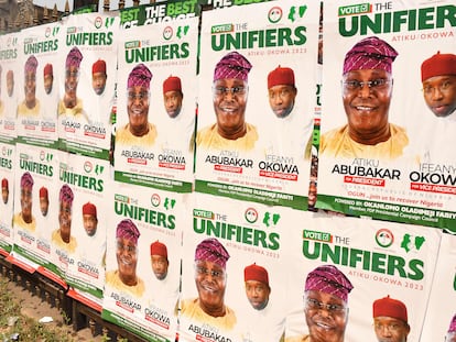 Carteles del candidato opositor y uno de los favoritos en las elecciones de Nigeria, Atiku Abubakar, en Abeokuta, en el suroeste de Nigeria, el pasado 18 de enero.