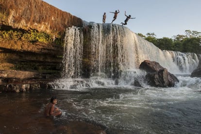 Fotografía de Cristina Mittermeier del pueblo indígena kayapo en el pantanal de Mato Grosso, en Brasil.