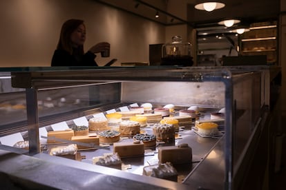 Las tartas individuales de 22:22 Cultura Dulce, nueva pastelería de Maite Otegui en Barcelona.


