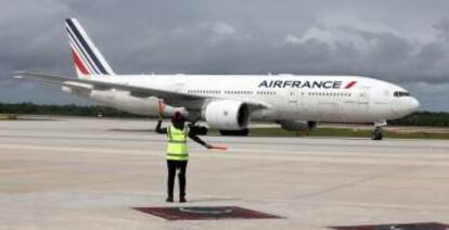 En la imagen, un avión de la línea Air France al Aeropuerto Internacional de Cancún.