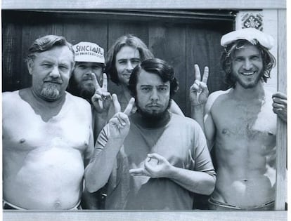 Fotografía subida a Facebook por Sergio Mendes, con Harrison Ford a la derecha.