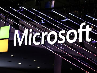 Logo de Microsoft en el Mobile World Congress (MWC) 2024, en Barcelona.