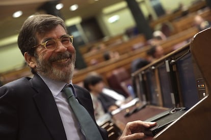 El veterano diputado del PSOE José Enrique Serrano, durante la constitución de la Comisión para la Evaluación y la Modernización del Estado Autonómico, hoy en el Congreso de los Diputados, en 2017.