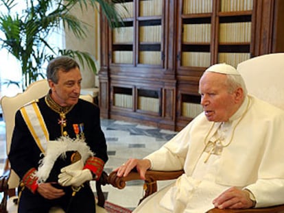 El Papa con Jorge Dezcallar, durante la presentación de credenciales del embajador español.