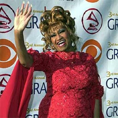 Celia Cruz, en la tercera edición de los <i>grammy</i> latinos en septiembre de 2002.