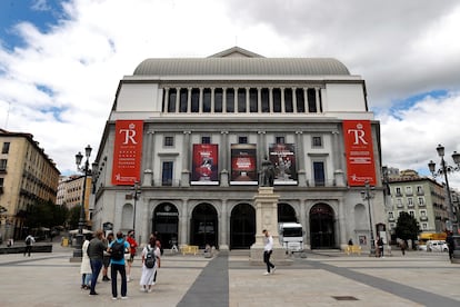 Vista de la fachada principal del Teatro Real de Madrid.